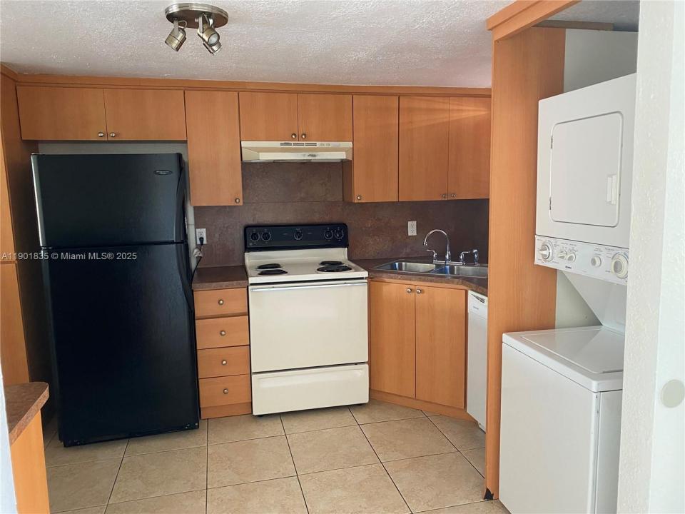3750 NW 115th Ave 7-5, Coral Springs, Florida 33065, USA