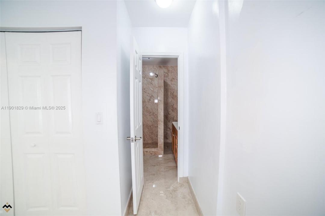 12615 E Randall Park Dr, Miami, Florida 33167, USA