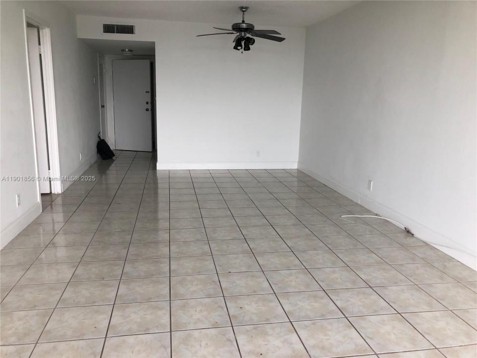 2450 NE 135th St 408, North Miami, 佛罗里达州 33181, 美国