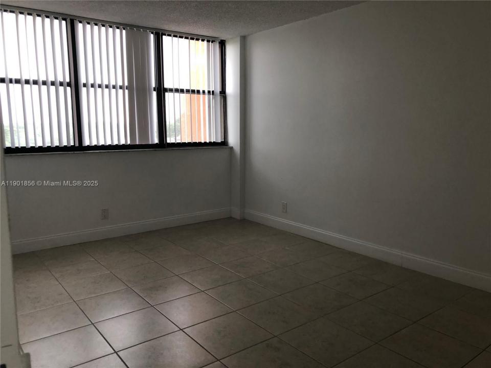 2450 NE 135th St 408, North Miami, 佛罗里达州 33181, 美国