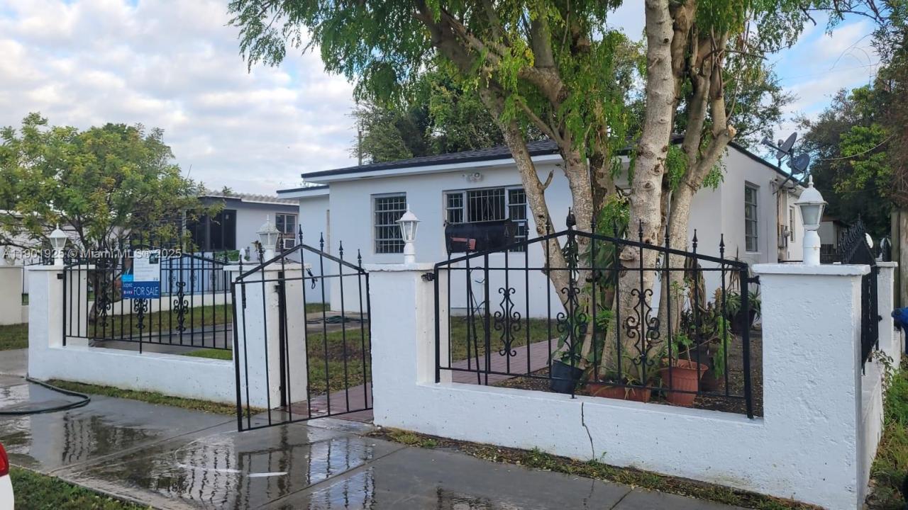 2951 NW 49th St, Miami, Floryda 33142, USA