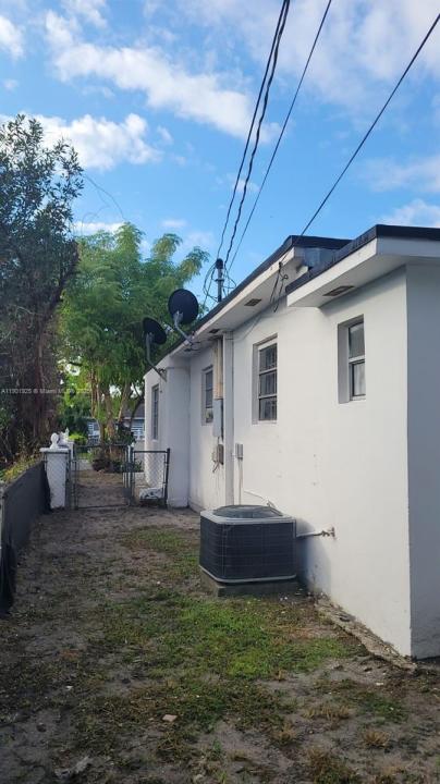 2951 NW 49th St, Miami, Floryda 33142, USA