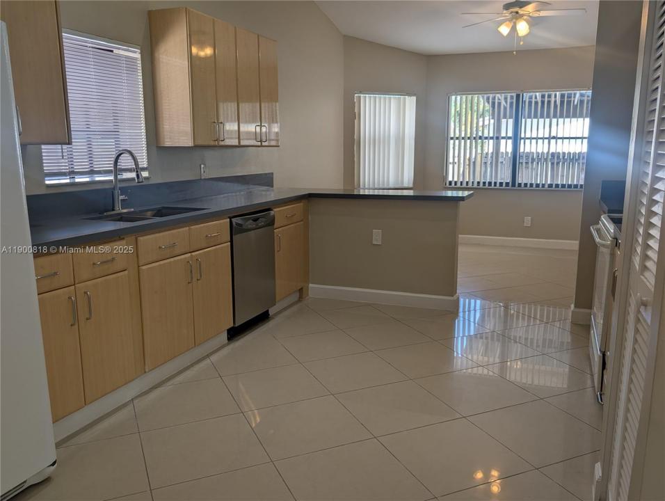 219 SE 8th St 0, Dania Beach, Florida 33004