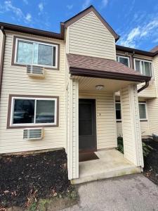 221 HIGH Street 221W, Westerly, RI 02891, USA