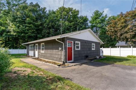 17 Paige Drive, Coventry, Rhode Island 02816, USA