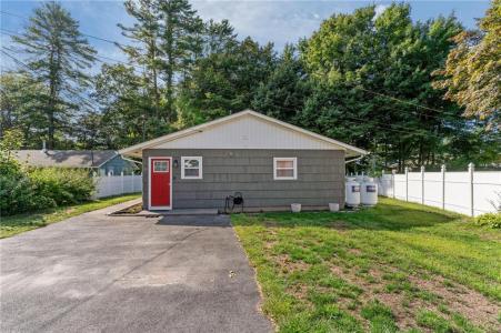 17 Paige Drive, Coventry, Rhode Island 02816, USA