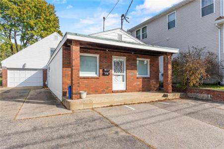 379 Maple Avenue, Barrington, Rhode Island 02806, Estados Unidos