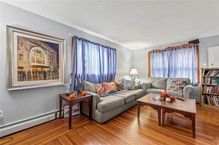 381 Maple Avenue, Barrington, Rhode Island 02806, USA