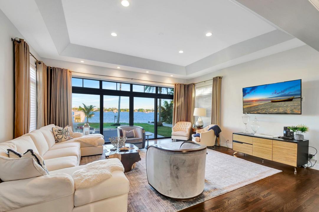 310 S Lake Drive, Lantana, Florida 33462