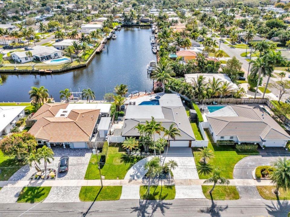 160 SE 3rd Ct, Garden Isles, Pompano Beach, Florida 33060