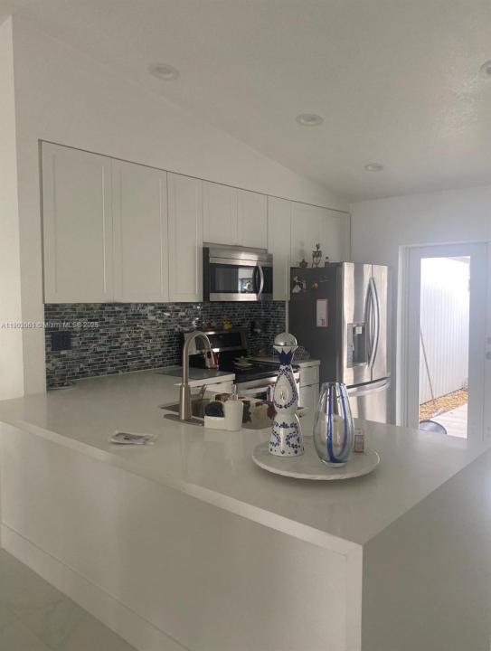 7539 NW 173rd Ter, Hialeah, Florida 33015