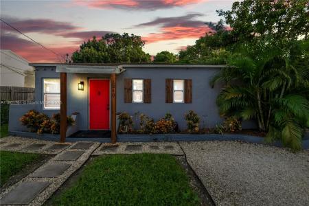 1240 NW 38th St, Miami, Florida 33142, USA