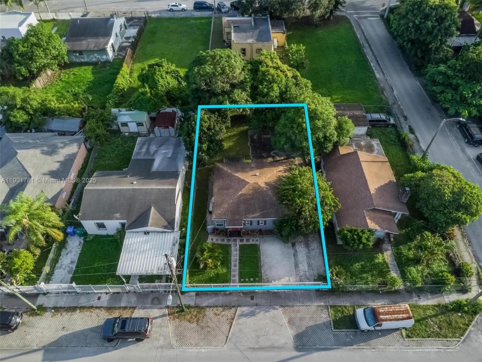 1240 NW 38th St, Miami, فلوريدا 33142, الولايات المتحدة