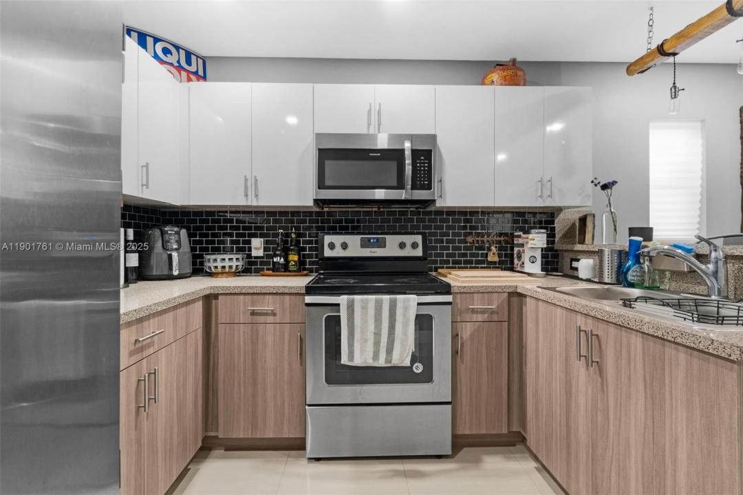 1240 NW 38th St, Miami, فلوريدا 33142, الولايات المتحدة