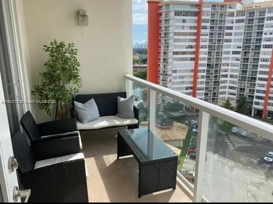 1301 NE Miami Gardens Dr 1111W, Miami, フロリダ 33179, アメリカ合衆国