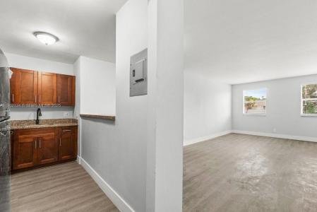 1530 Crescent Cir 8, Lake Park, Florida 33403, Estados Unidos