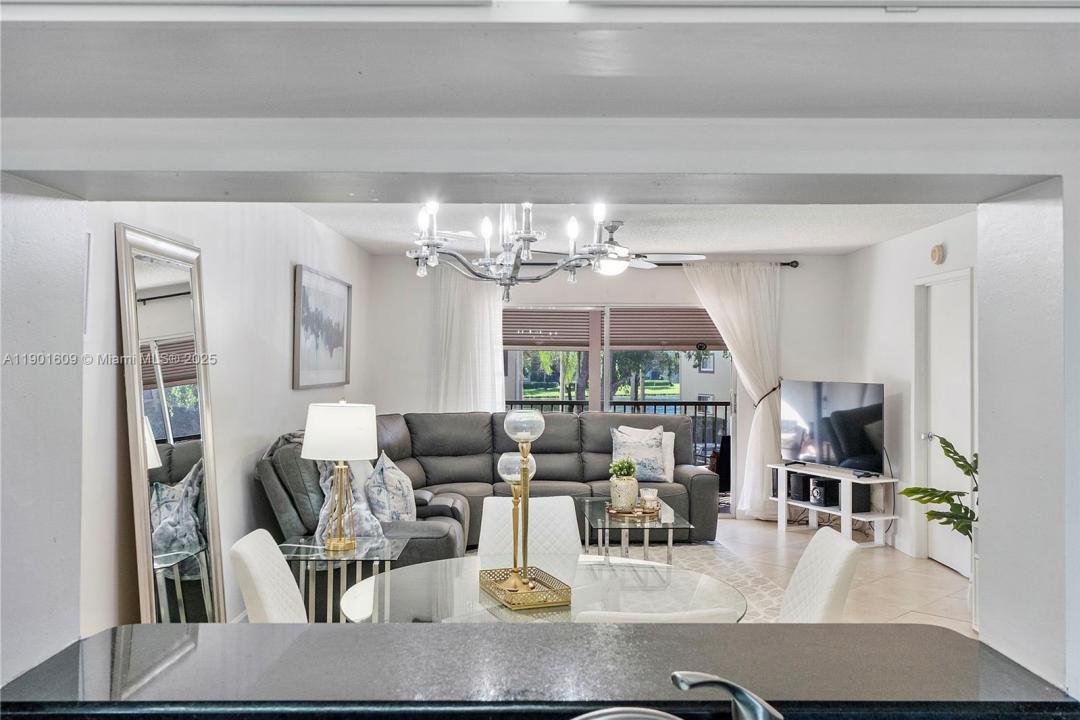 1301 SW 142nd Ave 203H, Pembroke Pines, Florida 33027, Estados Unidos