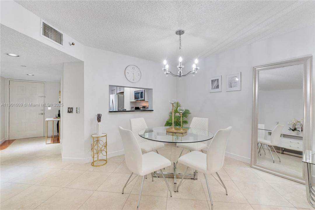 1301 SW 142nd Ave 203H, Pembroke Pines, Florida 33027, Estados Unidos