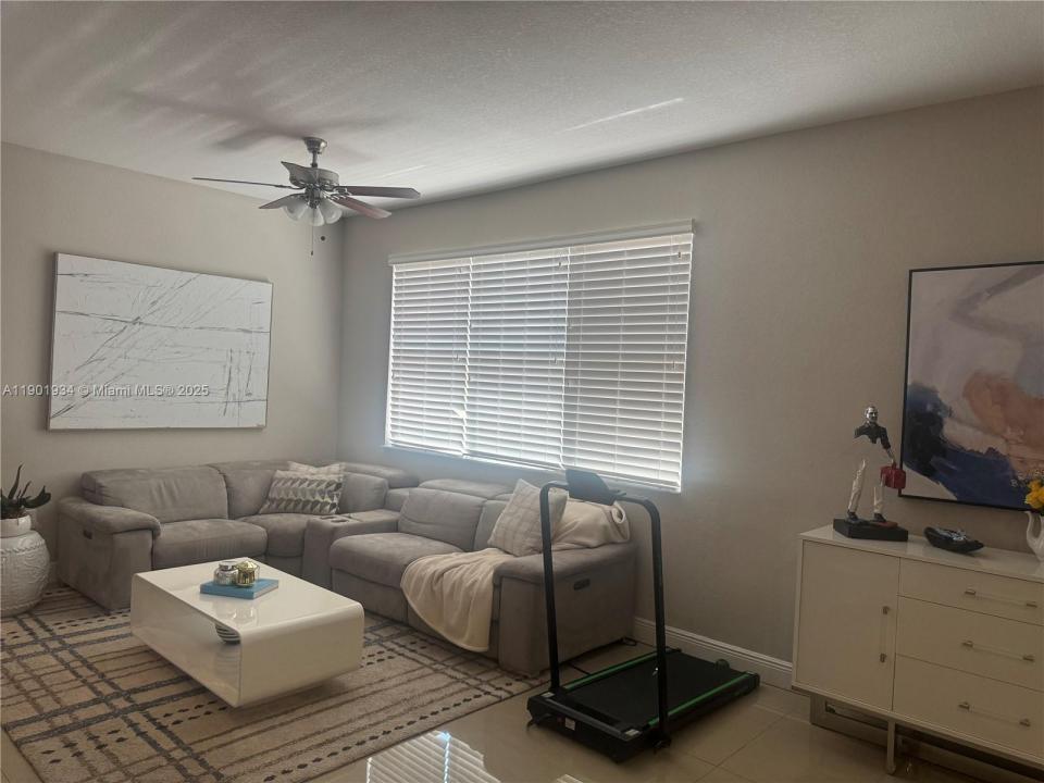 798 NE 43 ST, Oakland Park, Floride 33334, États-Unis