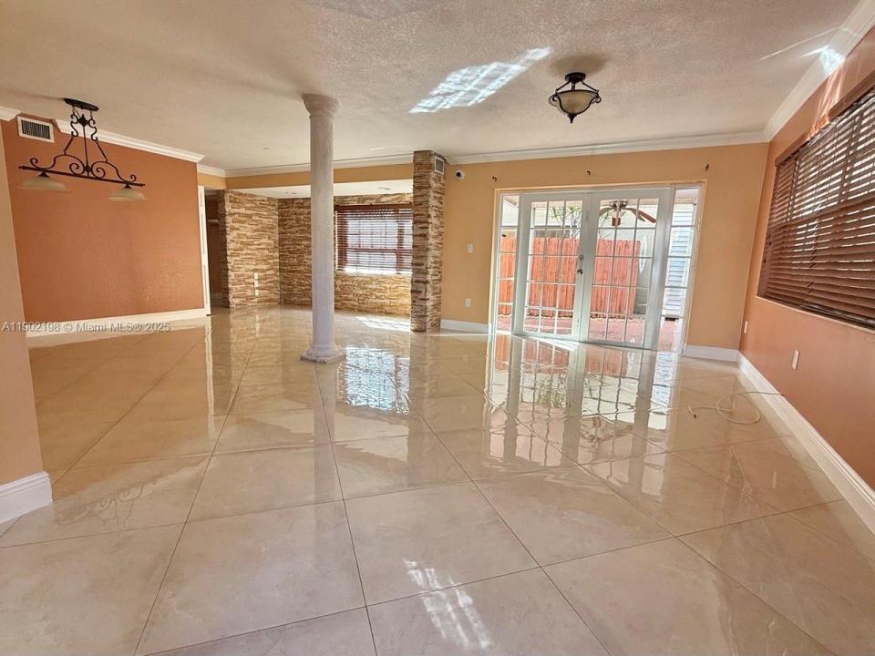 12672 NW 9th Way, Miami, Flórida 33182, Estados Unidos