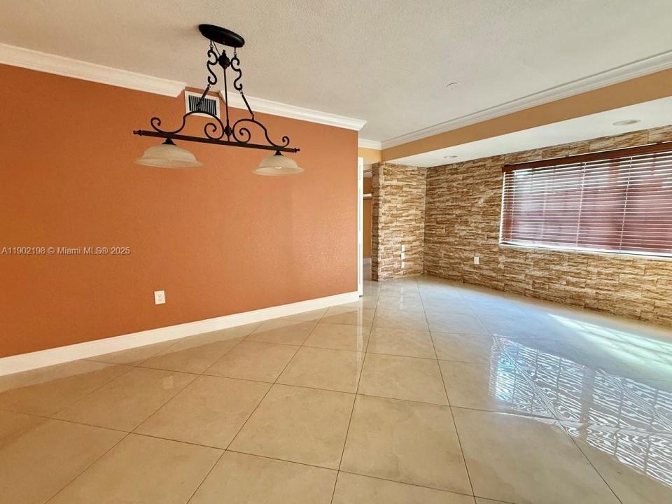 12672 NW 9th Way, Miami, Flórida 33182, Estados Unidos