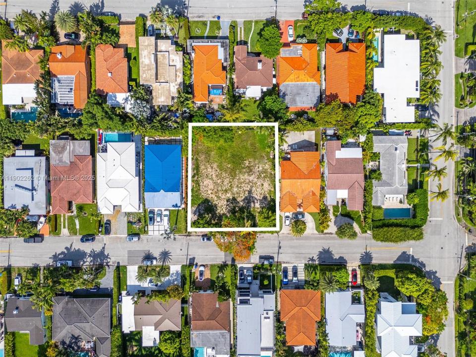 8821 and 8835 Froude Ave, Surfside, Flórida 33154, Estados Unidos