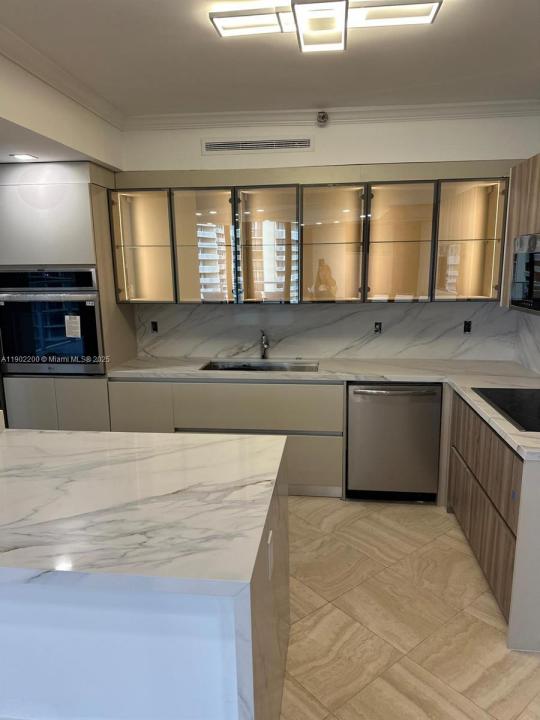 19500 Turnberry Way 12E, Aventura, Florida 33180