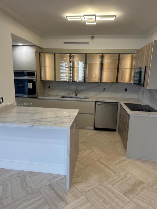 19500 Turnberry Way 12E, Aventura, Florida 33180