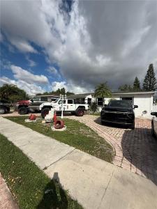 571 E 59th St A, Hialeah, Florida 33013, USA