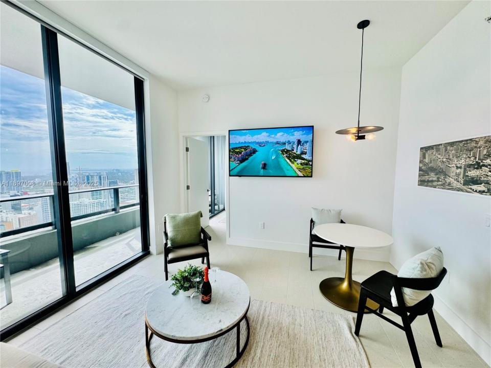 159 NE 6th St 4807, Miami, Florida 33132, Estados Unidos