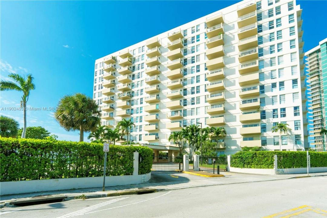 880 NE 69th St 4H, Miami, Florida 33138, HOA KỲ