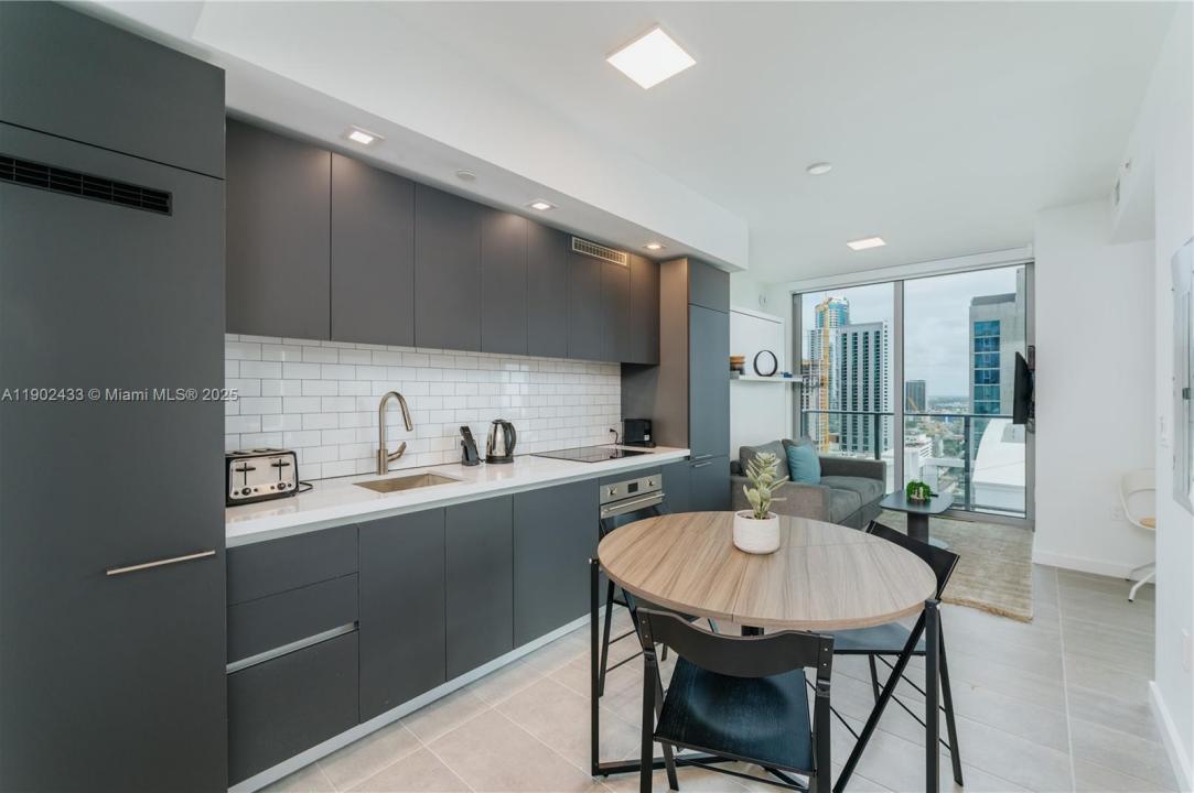 227 NE 2nd St 2908, Miami, Florida 33132, Stati Uniti