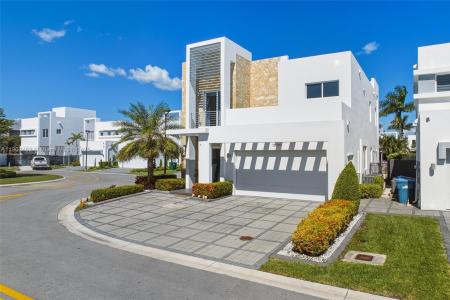 10359 NW 67th Ter, Doral, Florida 33178, USA