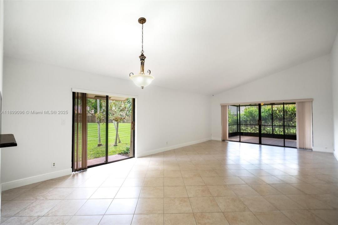 354 Lakeside Ct 212, Sunrise, フロリダ 33326, アメリカ合衆国