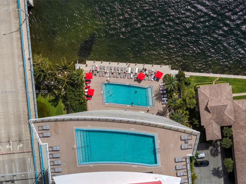 2602 E Hallandale Beach Blvd R1610, Hallandale Beach, Florida 33009, Stati Uniti