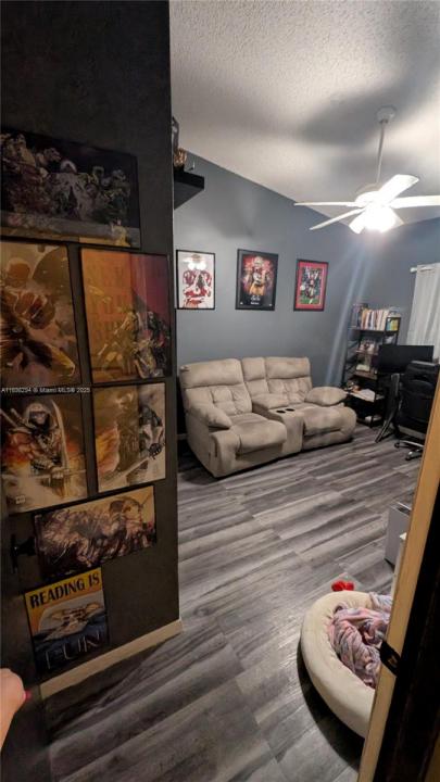 1025 SW 113th Ter, Pembroke Pines, Florida 33025, Amerika Birleşik Devletleri