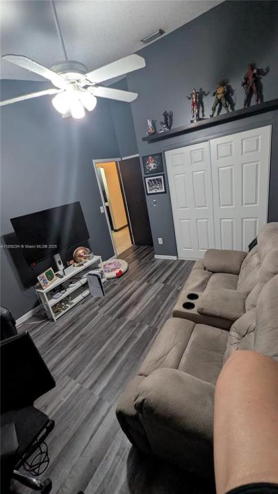 1025 SW 113th Ter, Pembroke Pines, Florida 33025, Amerika Birleşik Devletleri