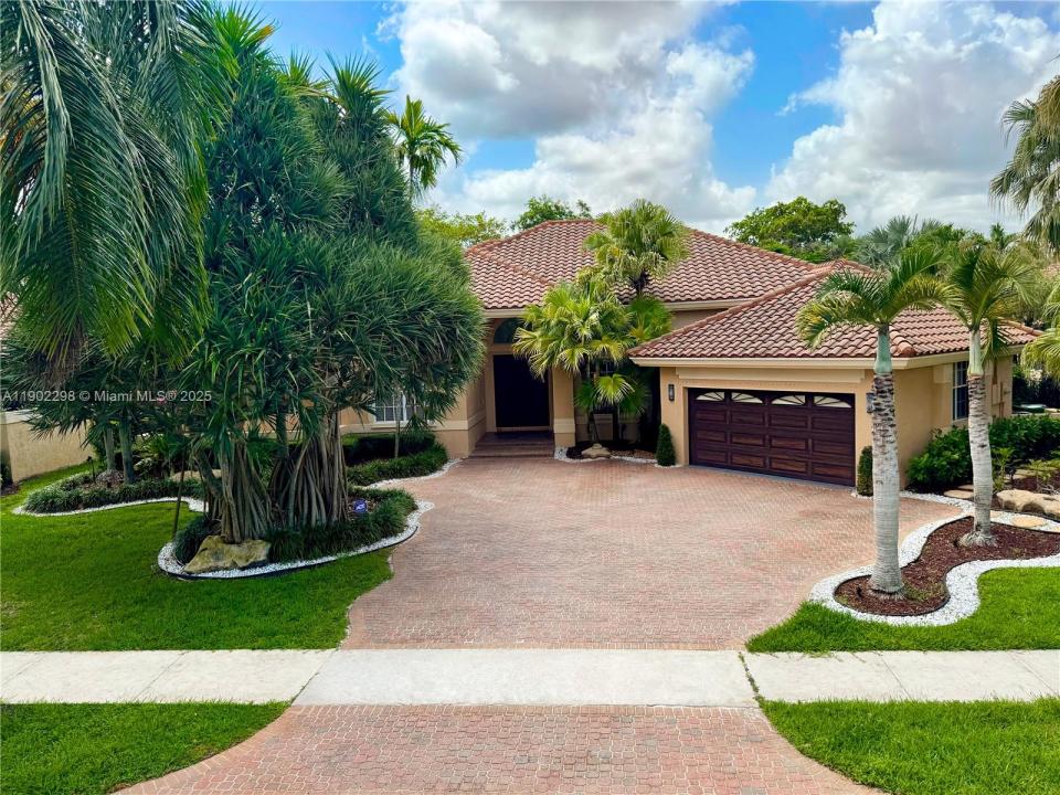 375 Sabal Way, Weston, Florida 33326, USA