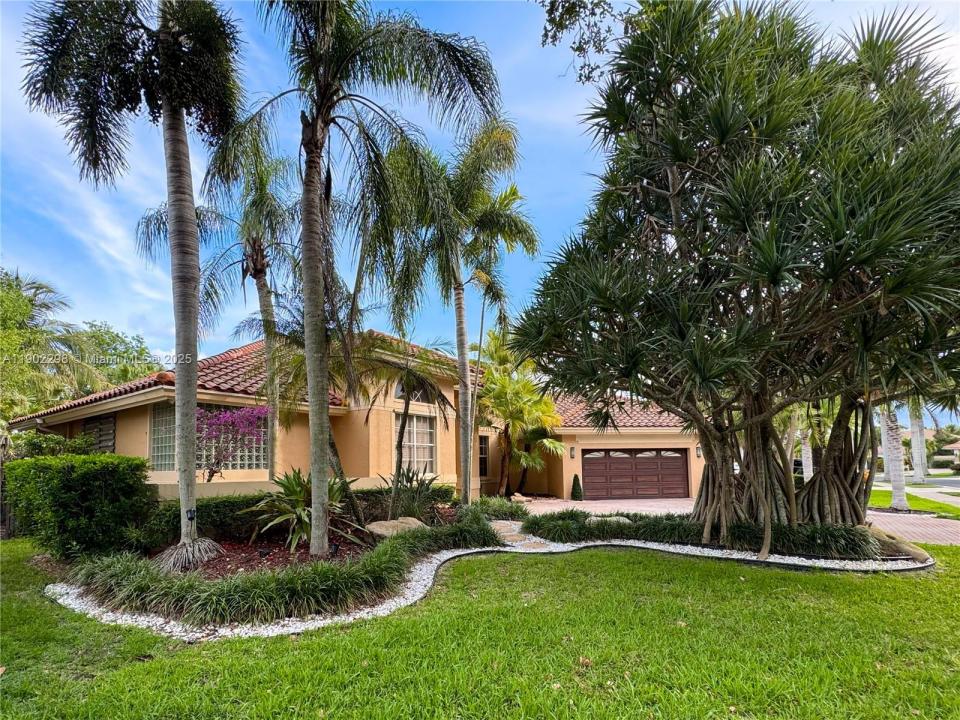 375 Sabal Way, Weston, Florida 33326, USA