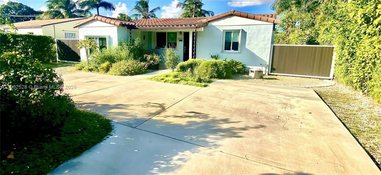 5935 SW 42nd St, Miami, Floryda 33155, USA