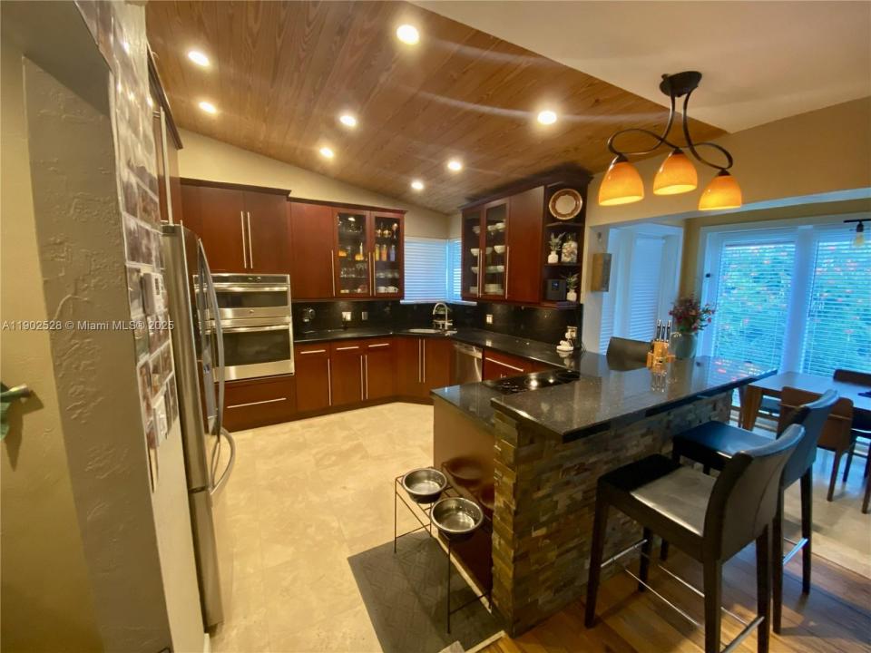 5935 SW 42nd St, Miami, Floryda 33155, USA