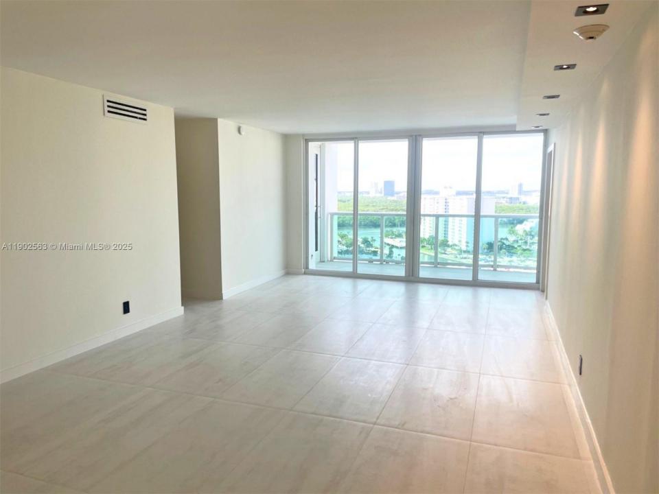 100 Bayview Dr 1901, Sunny Isles Beach, פלורידה 33160, ארצות הברית של אמריקה 