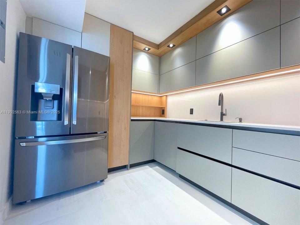 100 Bayview Dr 1901, Sunny Isles Beach, פלורידה 33160, ארצות הברית של אמריקה 