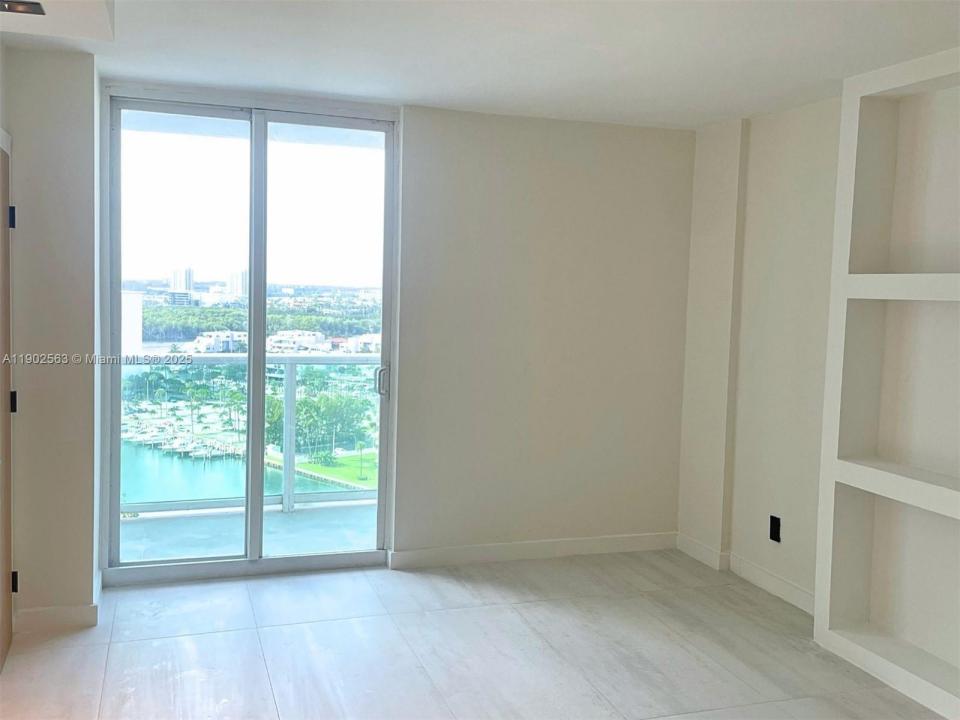 100 Bayview Dr 1901, Sunny Isles Beach, פלורידה 33160, ארצות הברית של אמריקה 