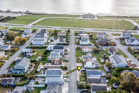 18 Greenbrier Road, Narragansett, RI 02882, USA