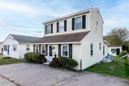 18 Greenbrier Road, Narragansett, Rhode Island 02882