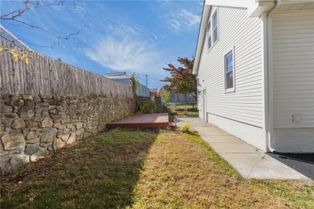 26 Doane Street, Cranston, Rhode Island 02910, USA