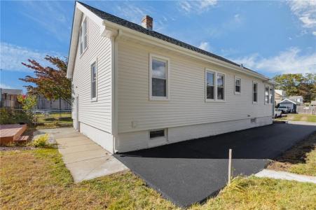 26 Doane Street, Cranston, Rhode Island 02910, USA