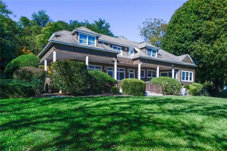 138 Green End Avenue, Middletown, Rhode Island 02842