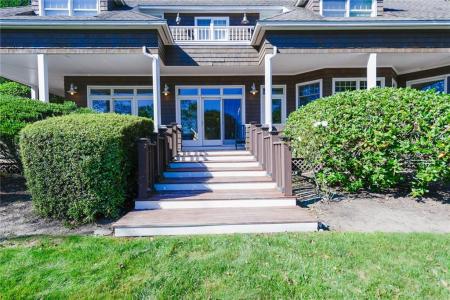 138 Green End Avenue, Middletown, Rhode Island 02842